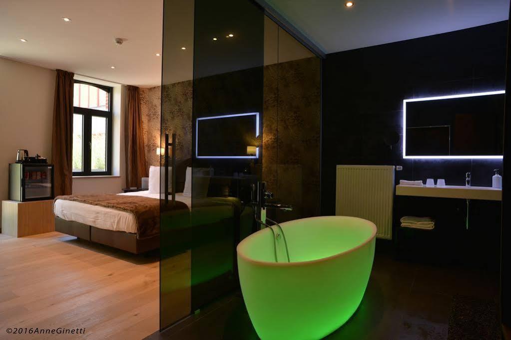 Hotel Le Manoir มาร์ช-อ็อง-เฟเมน ภายนอก รูปภาพ
