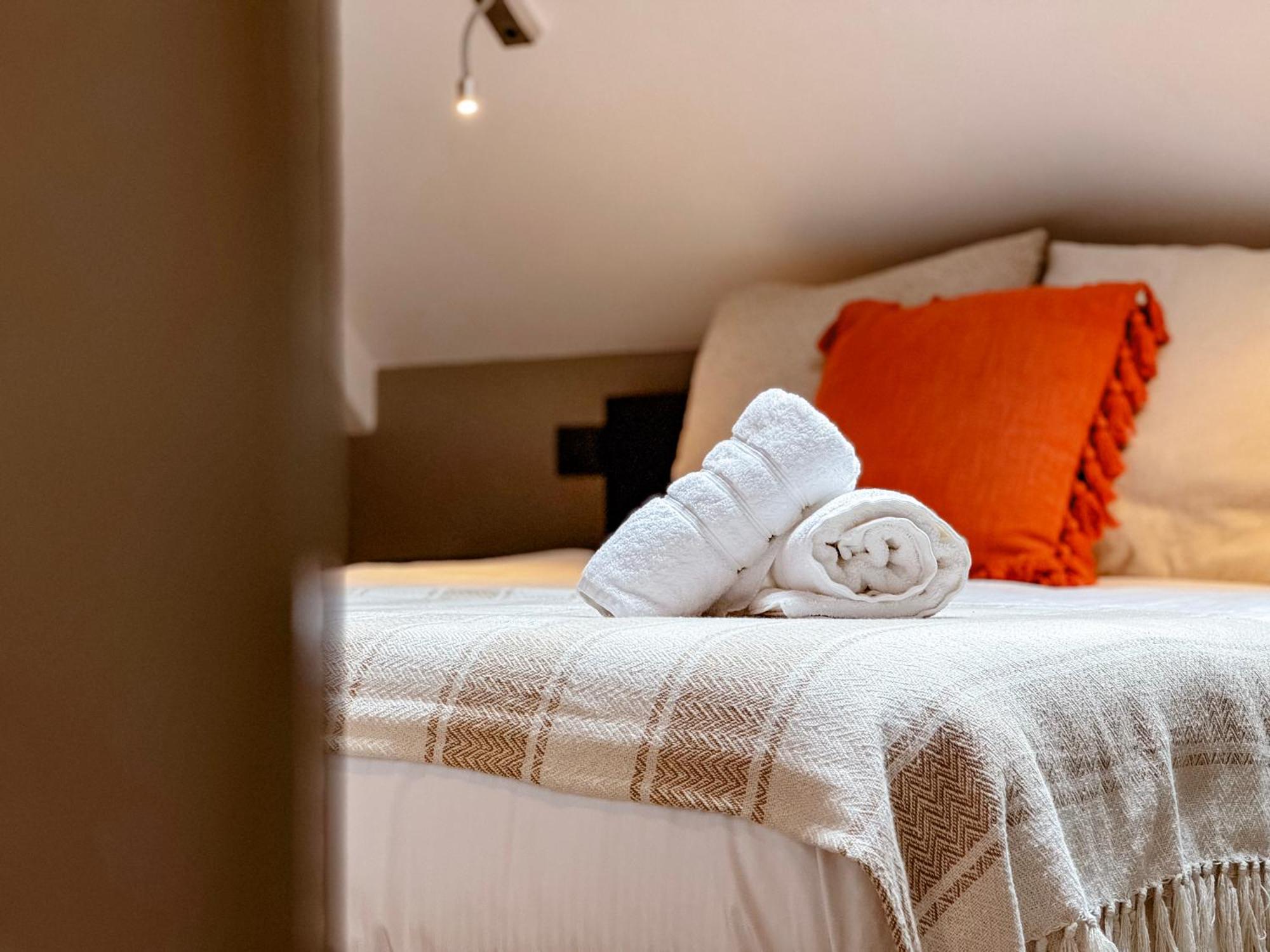 Hotel Le Manoir มาร์ช-อ็อง-เฟเมน ภายนอก รูปภาพ