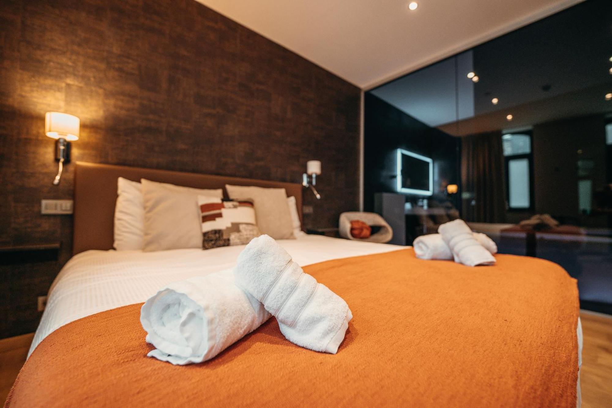 Hotel Le Manoir มาร์ช-อ็อง-เฟเมน ภายนอก รูปภาพ