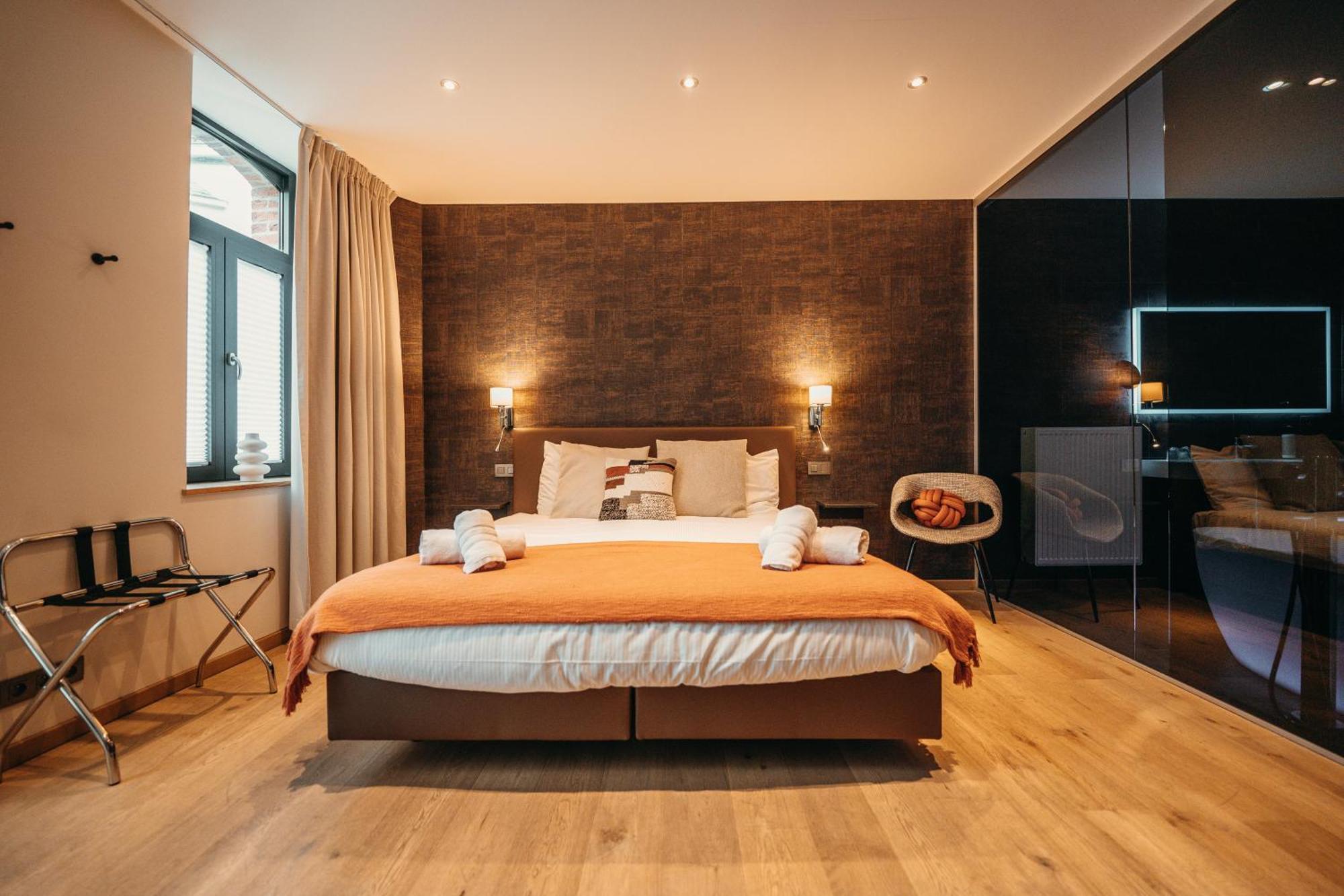 Hotel Le Manoir มาร์ช-อ็อง-เฟเมน ภายนอก รูปภาพ